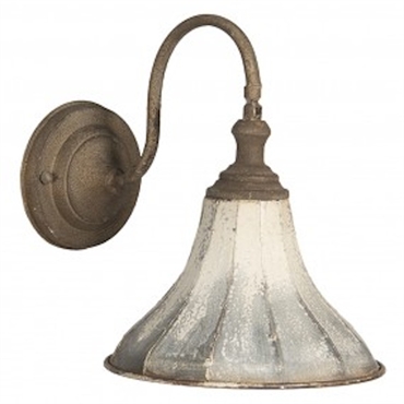 Rustik væglampe med creme patina i vintagestil